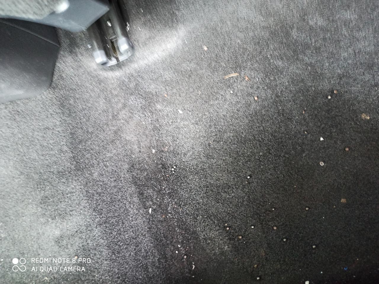 日产轩逸 下雨忘记关窗户了，没有明显的水，但用纸巾擦一下纸巾就湿了有没有问题
