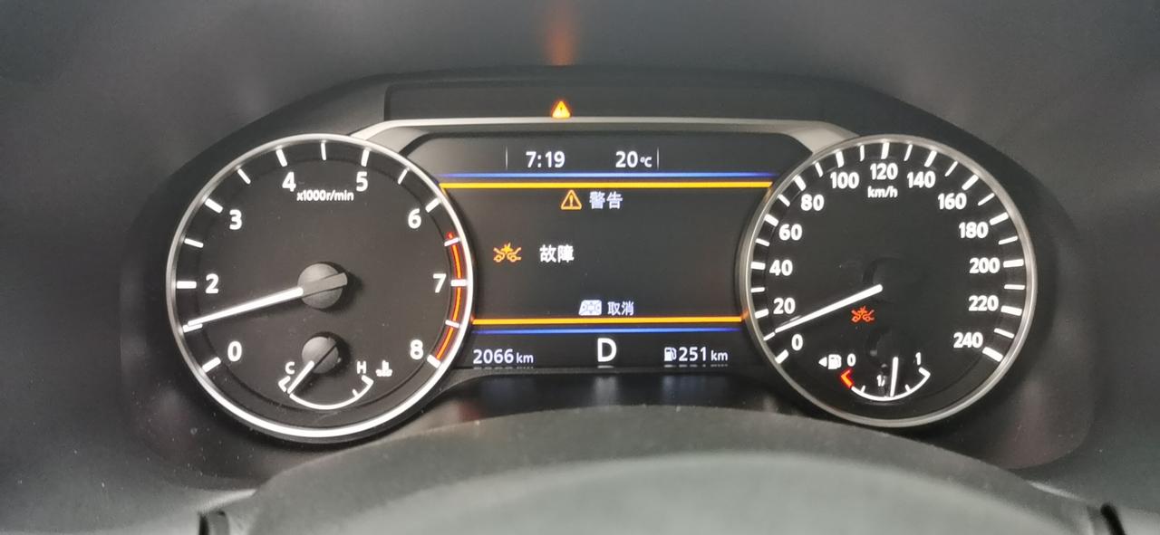 天籁2.0L智行前防碰撞系统故障灯常亮怎么办？故障灯亮巡航等系统不能用，已有二个多月了，4S店也修不好，说要等厂家系统升