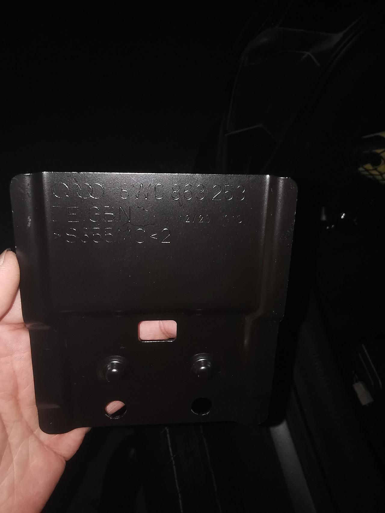 奥迪A4L 有人知道这个是啥玩意吗？无意间在备胎巢里发现的，不知道装哪的
