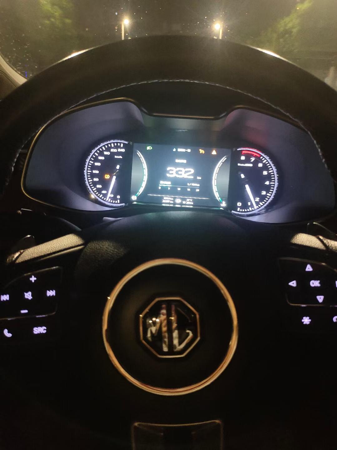 吉利星越L 求大神这是两款什么车，那个车比较省油，我是小白别见笑
