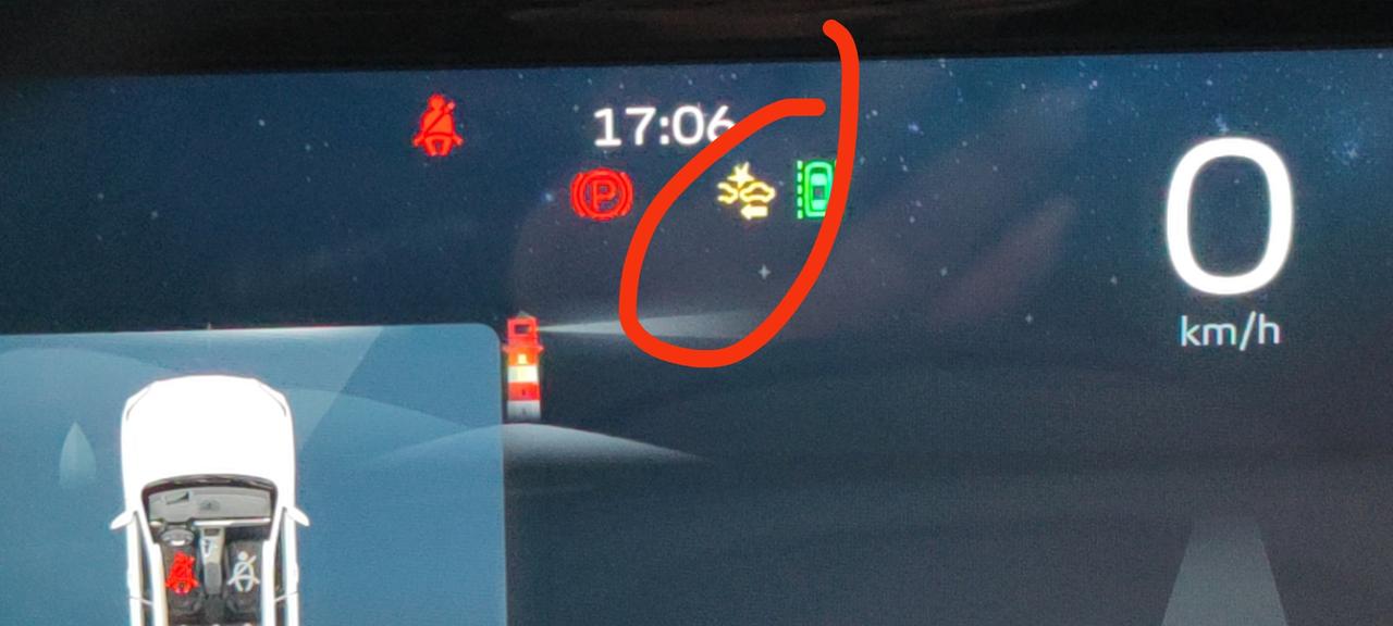 吉利星越L 莫名其妙这样有谁知道怎么回事嘛？  雷达也擦好几回我这也没撞车呀