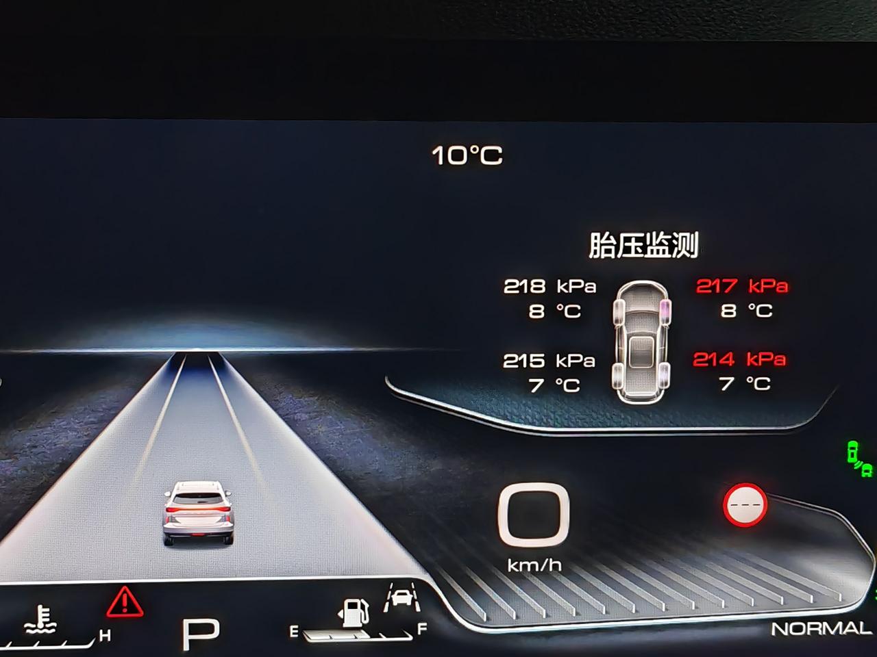 哈弗H6 昨天下了一场雪，车停在外面，然后去开的时候提示胎压报警。开了一会儿，晚上停在地库里，早上开还是报警。昨天下雪后