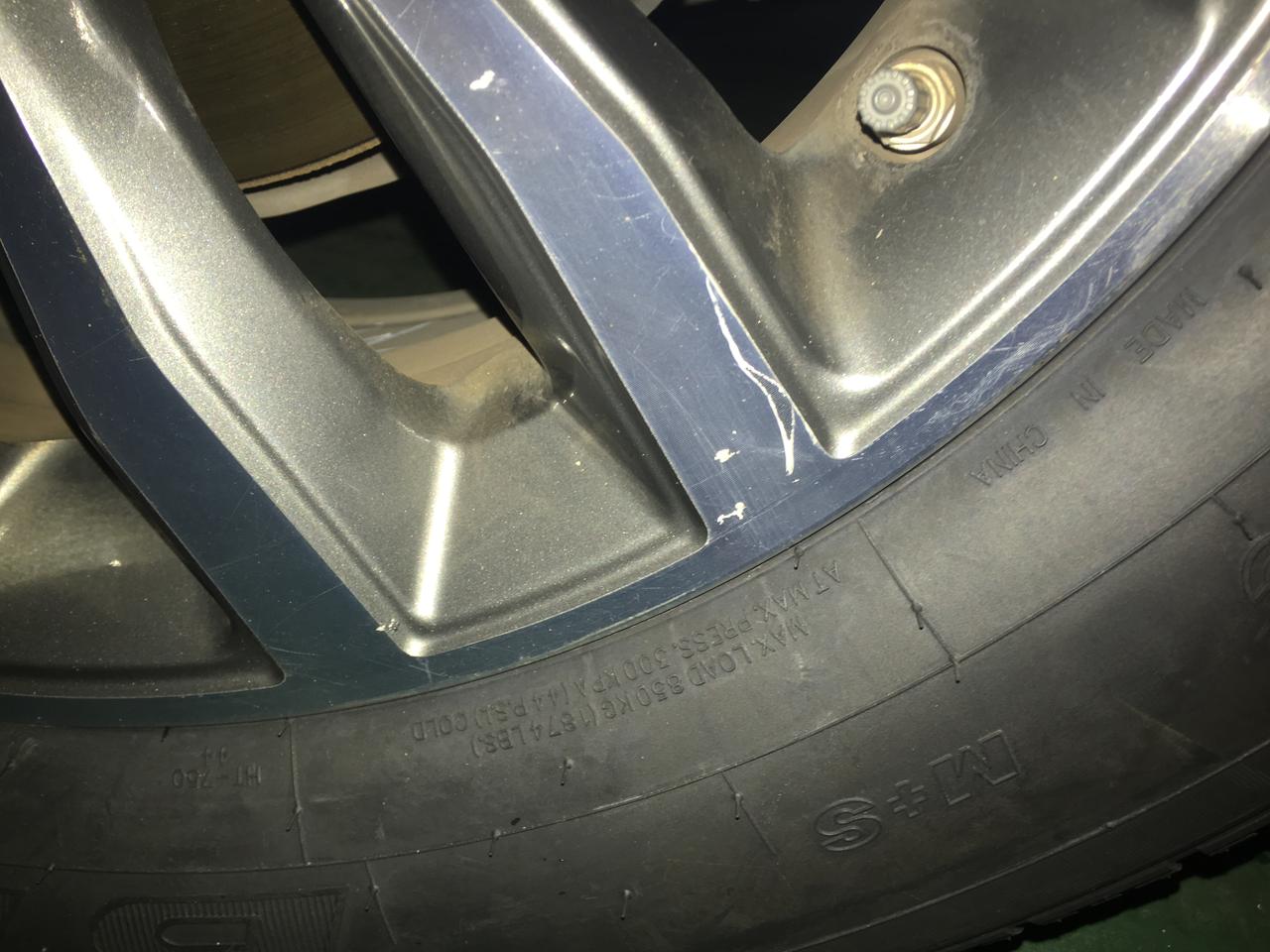 哈弗H6 请问一下，换新轮胎的时候，师傅刷的那层东西是什么，流在了钢圈上，洗不掉，应该怎样去除？