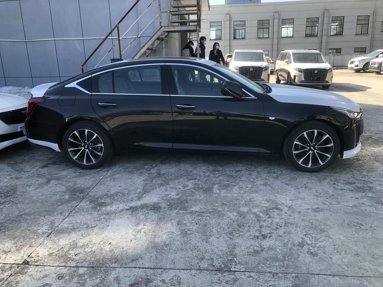 凯迪拉克CT5 各位资深车友，ct5尊贵，现车，贷款12个，5年，年利率4.5%，28.8不含利息落地，送2次保养、行车