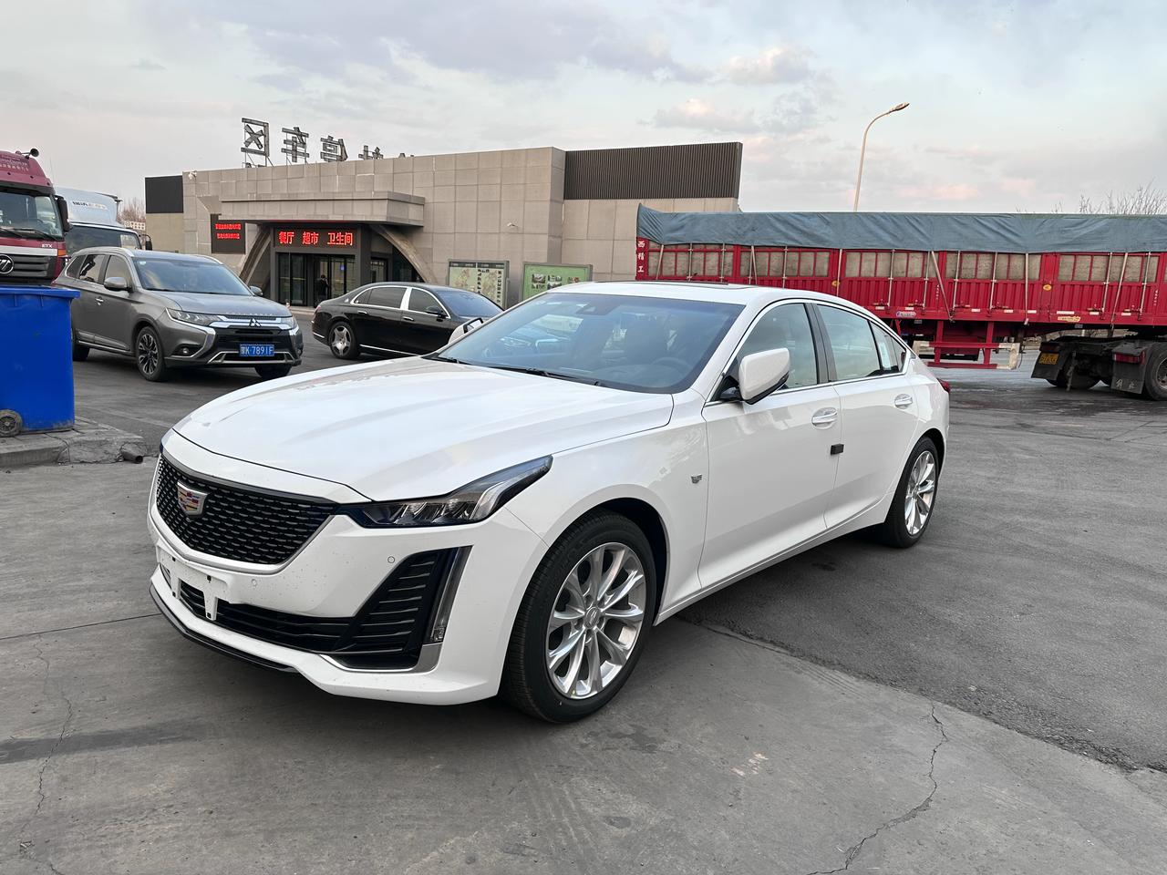 凯迪拉克CT5 今天新提车 回来的时候高速开了150公里左右 一踩油门加油右前车头车有异响 类似于打开车玻璃风噪那个声音