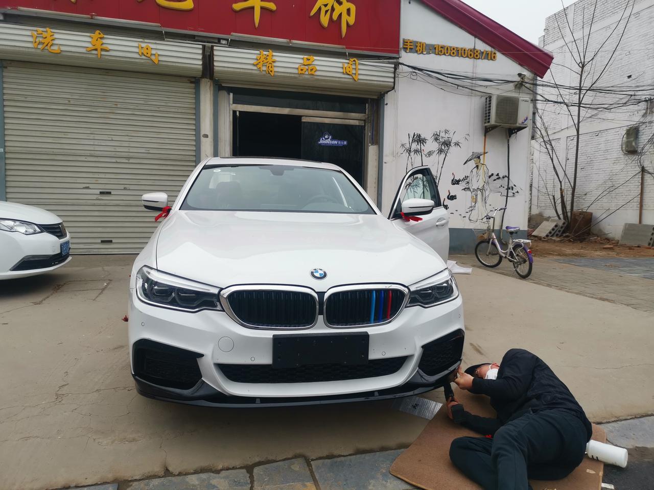 宝马5系 年前提的新车，现在跑了3000多公里，530领先运动，现在跑高速90迈以上感觉车子非常抖，方向盘，门把手和座椅