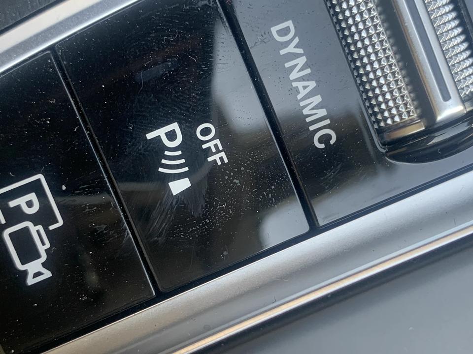 奔驰C级 同志们 这个标志是干什么的？