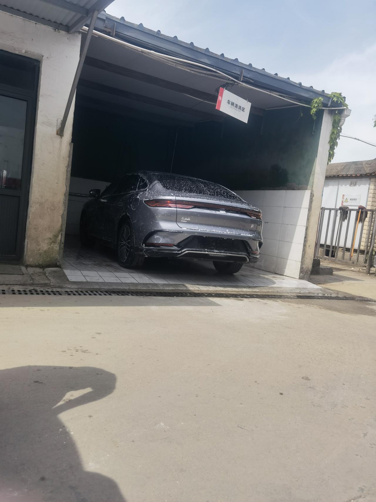 比亚迪汉DM 121尊享车主 新车开500快600公里 hev只有100公里 还没过磨合期 想五一放假自驾游从西安到重庆