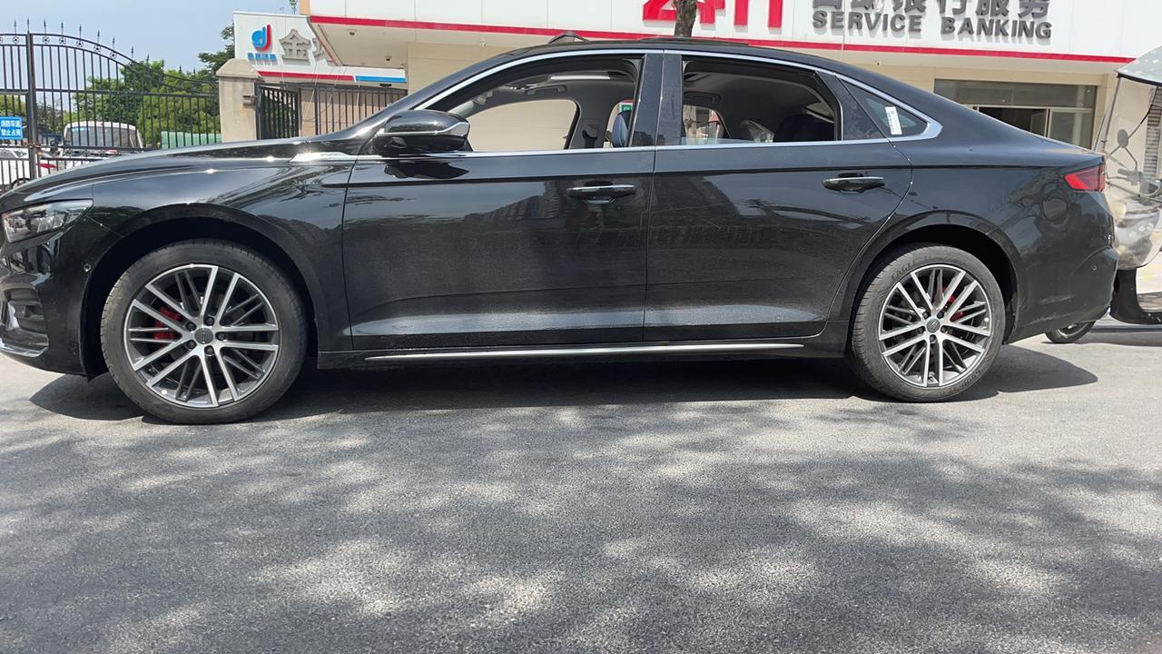 吉利星瑞 新车要买哪些东西啊尊贵版，要不要改无线充电啊？有没有有经验的分享分享