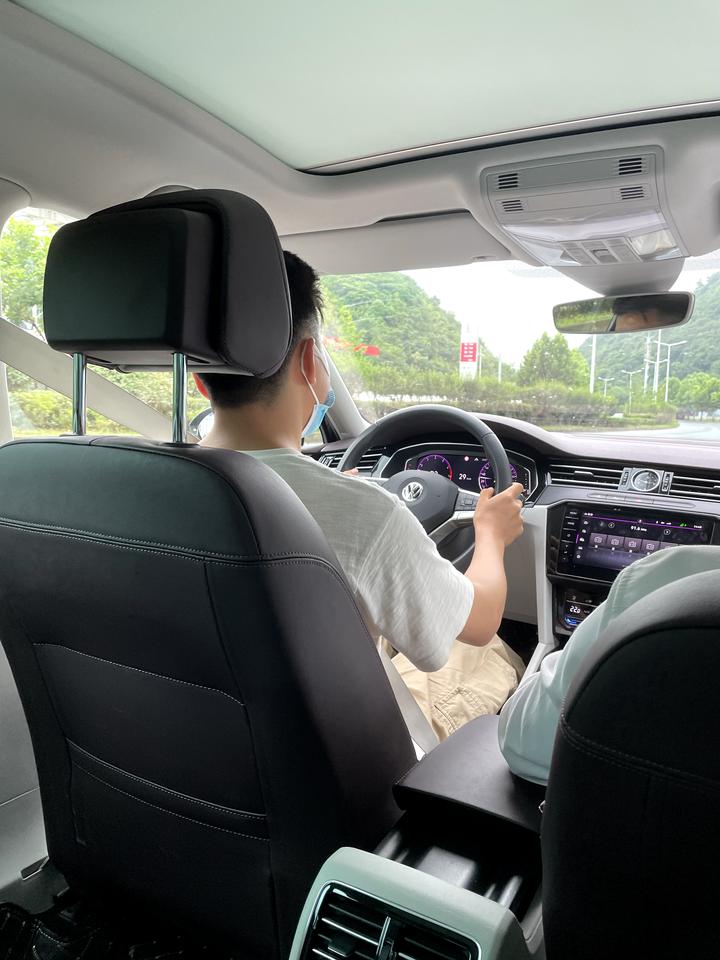 大众迈腾 330豪华 裸车209990贵吗 贵州贵阳