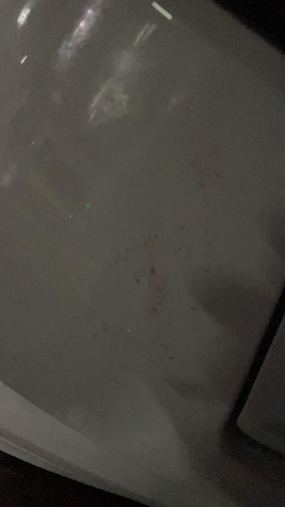 吉利星瑞 朋友们，贴了纸质的实习标，撕下来留痕迹了怎么搞，这个能洗掉的嘛？