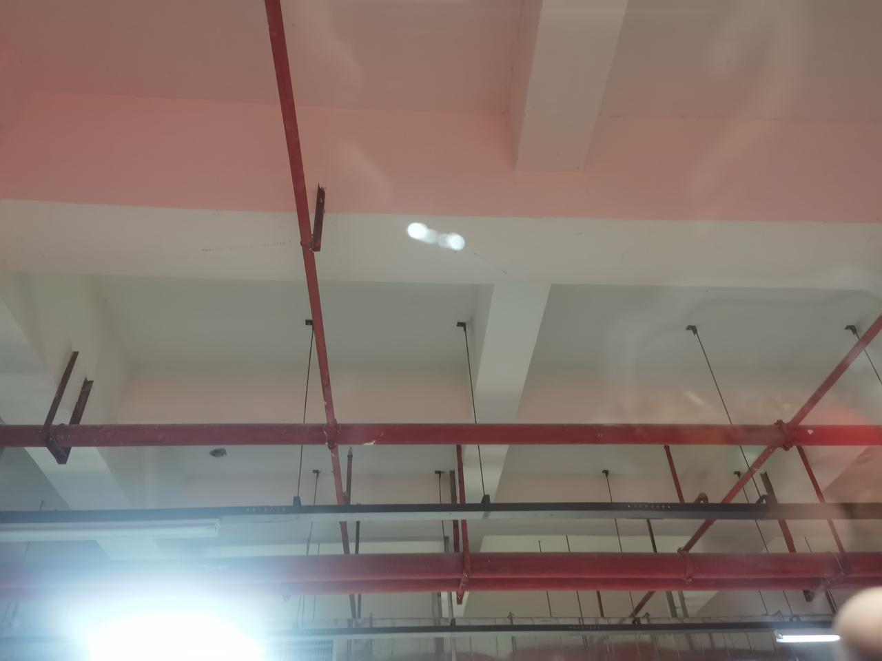吉利星瑞 昨天晚上开高速，下高速才发现玻璃坏了，这个怎么办啊，需要换吗