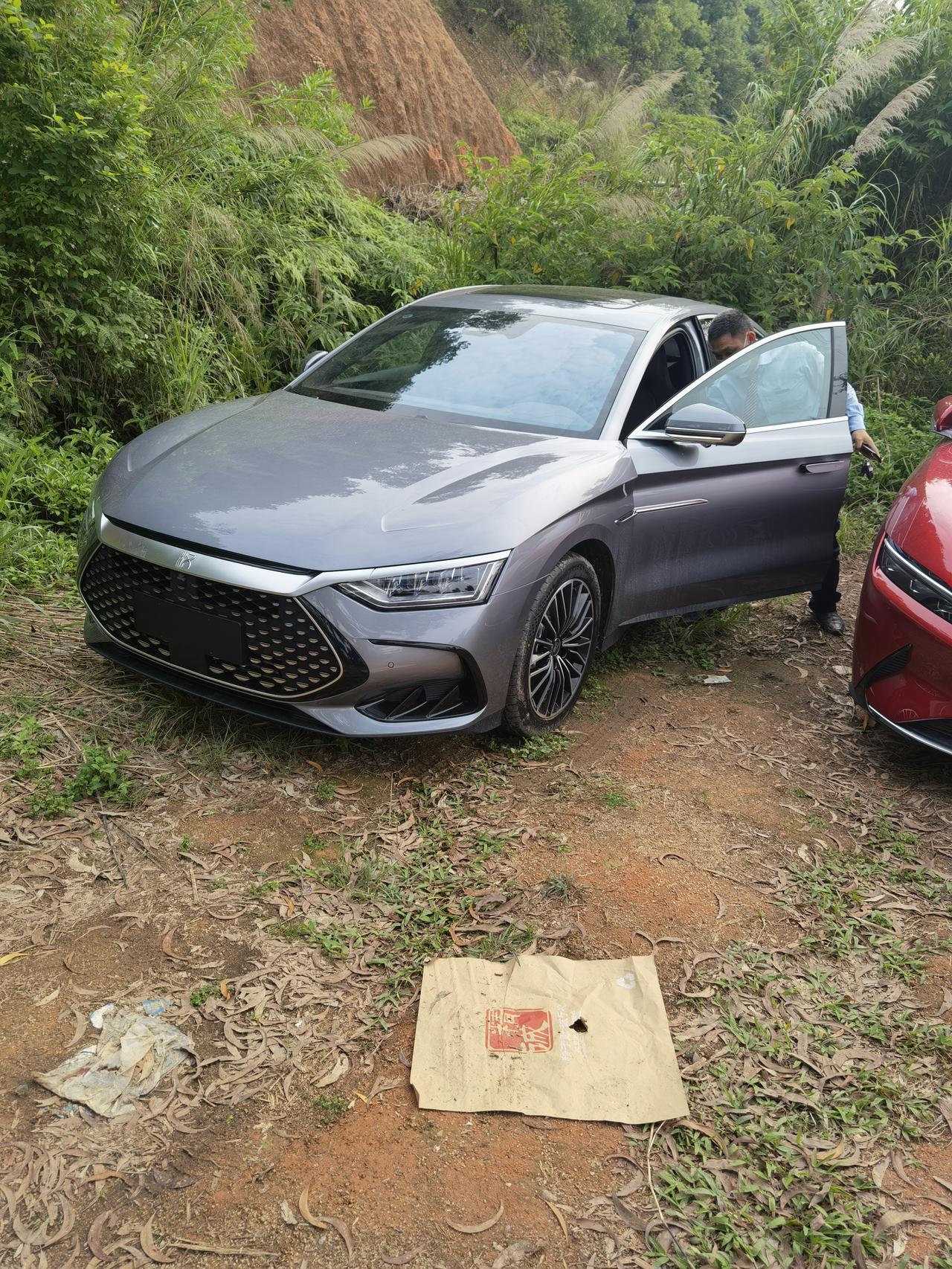 比亚迪汉DM 准备提车，想问问那个淘宝上的线束护板能和BYD商场买的两个护板是否兼容一起装？
