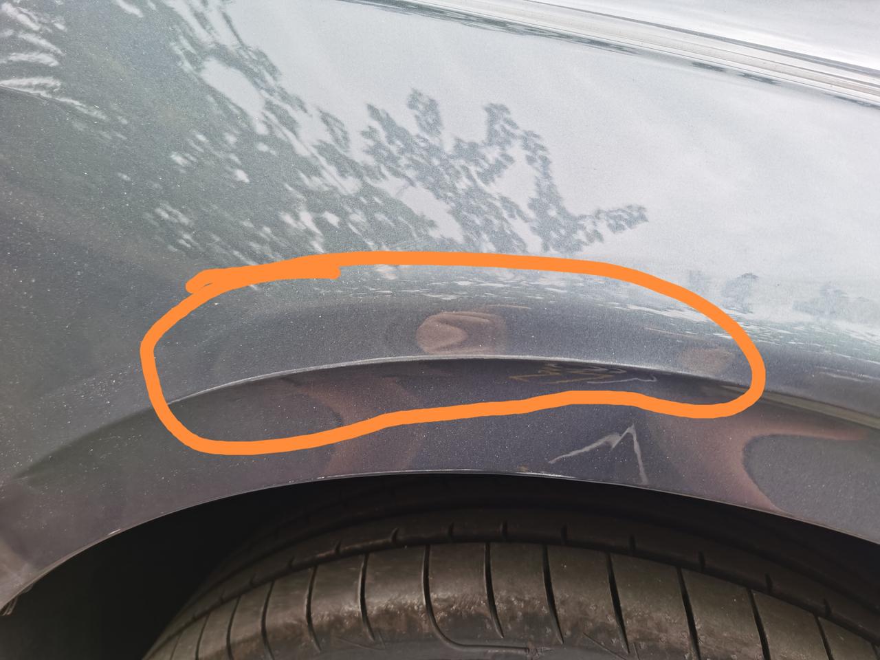 吉利星瑞 这个地方不想得什么时候被刮了，，这个地方补漆的话…去外面搞，要多少钱啊，蓝色的地方好像有点凹凸…一起搞多少钱啊