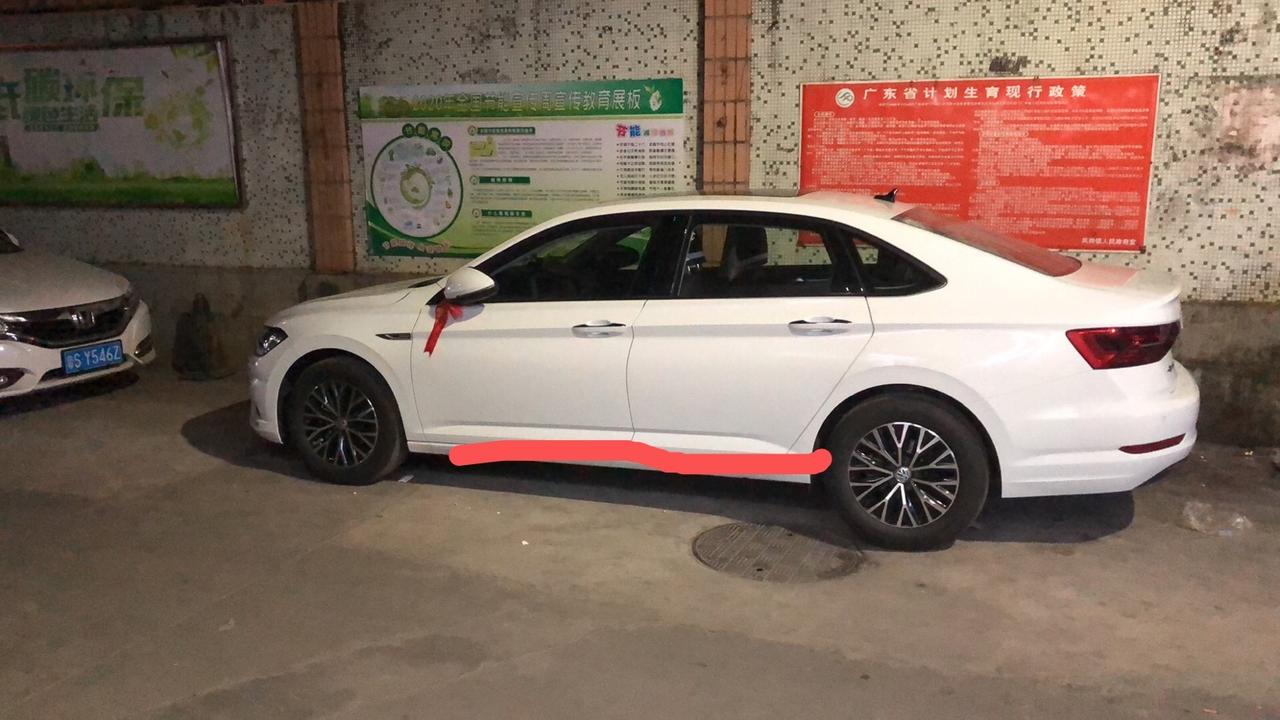 大众速腾 这里底部那么粗糙的吗？新提的