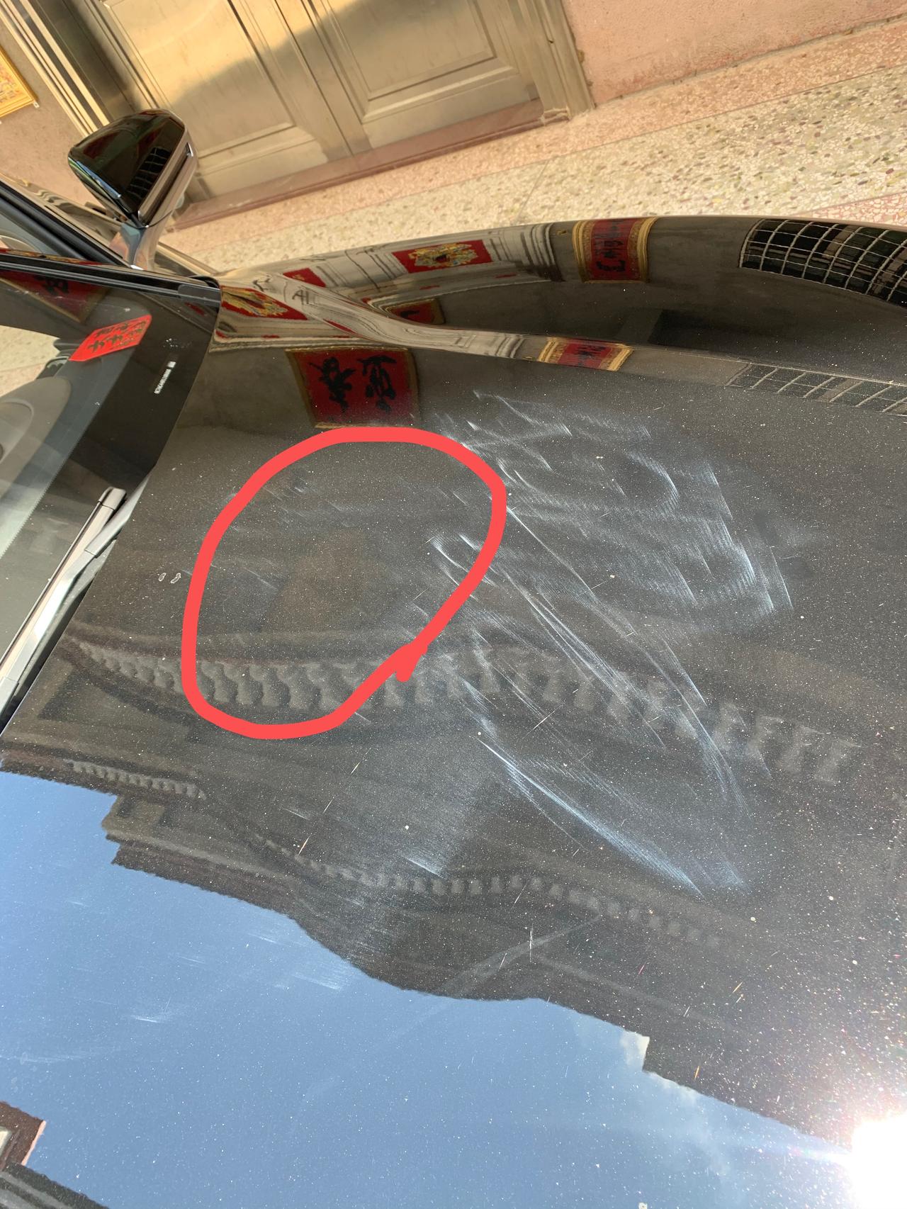 比亚迪汉DM 各位眼尖的帮老弟看下，这是不是明显补过漆了，刚提回几天的新车今天在阳光下发现的
