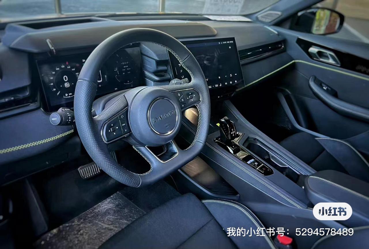 实车到底是变帅了？还是丑了？？#新一代领克03#
