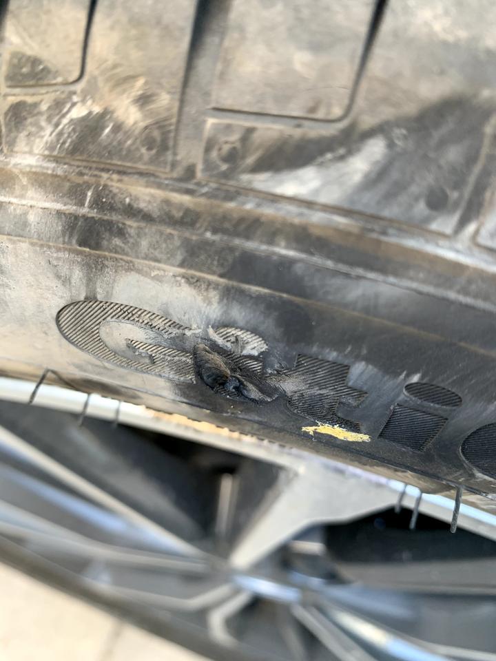吉利星瑞 关于换轮胎，咨询一下各位老哥新车、右前轮啃到路沿上、掉了一小块，这个情况需不需要更换？如果换的话，只打算换一个