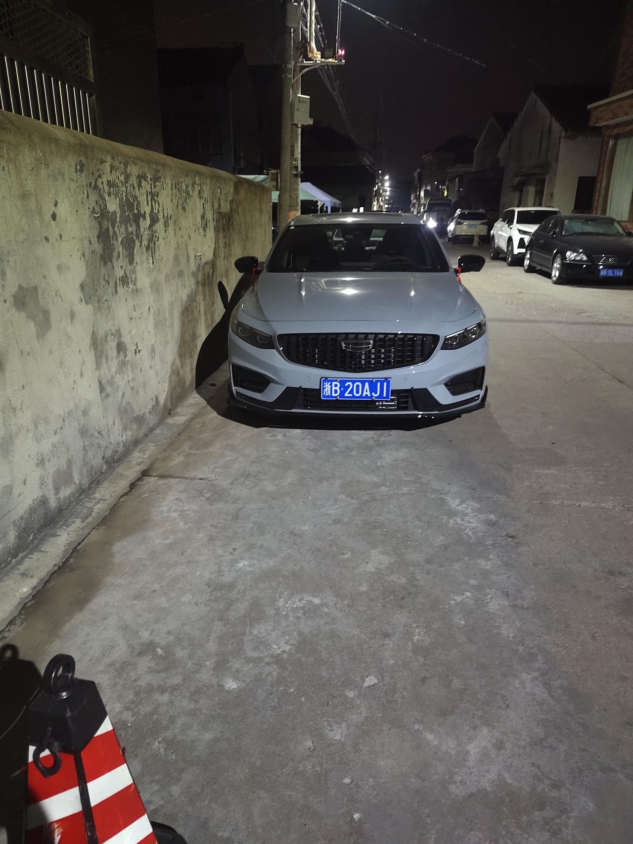 吉利星瑞 兄弟们，滑了一道痕迹要去补吗？不补会不会生锈？门上和前保险杠上。