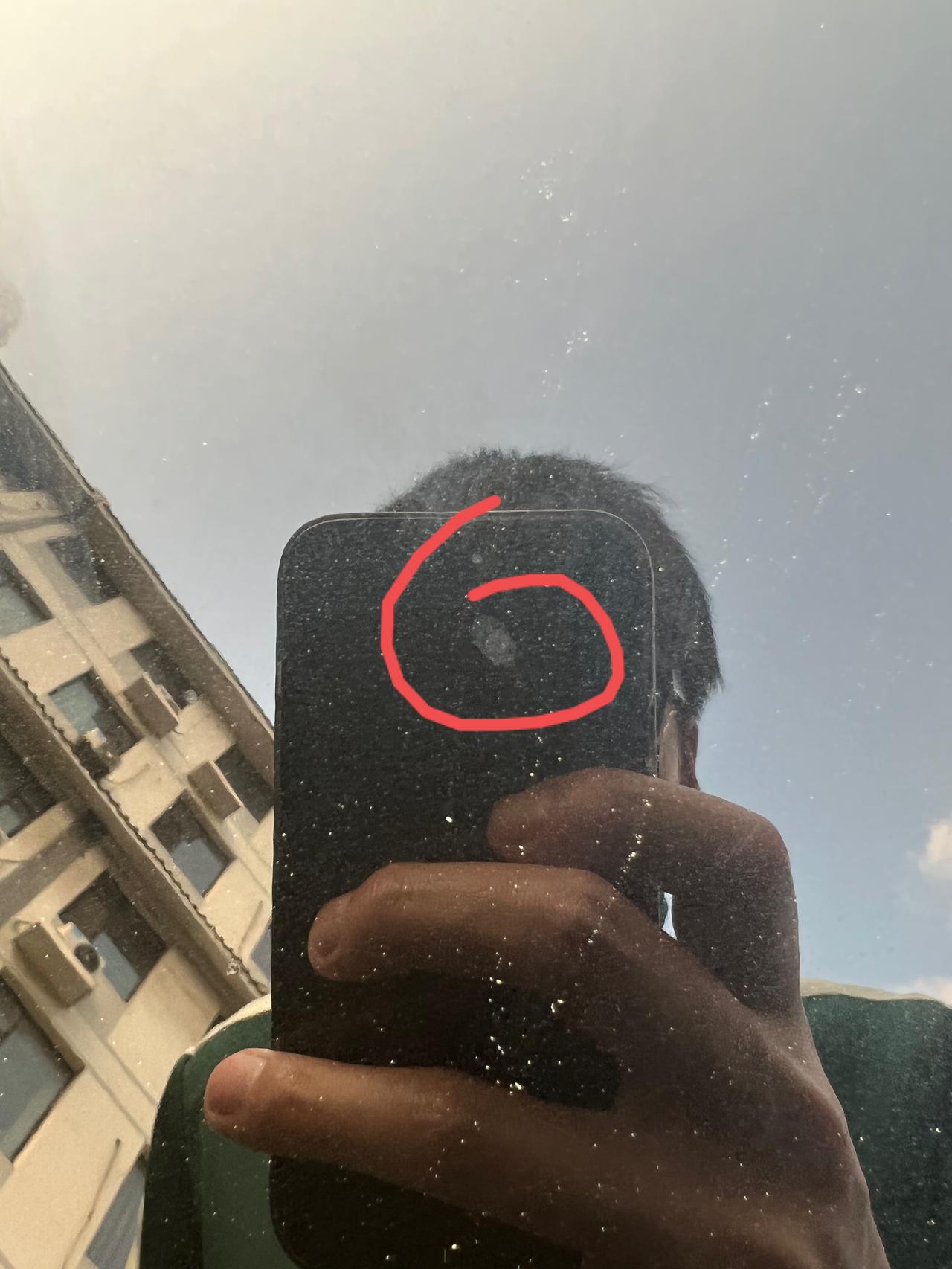 吉利星瑞 车停外面的，好久没开今天去洗车，告诉我前车盖上他正常洗这些印子没洗掉，大哥们怎么办，难道腐蚀车漆了？