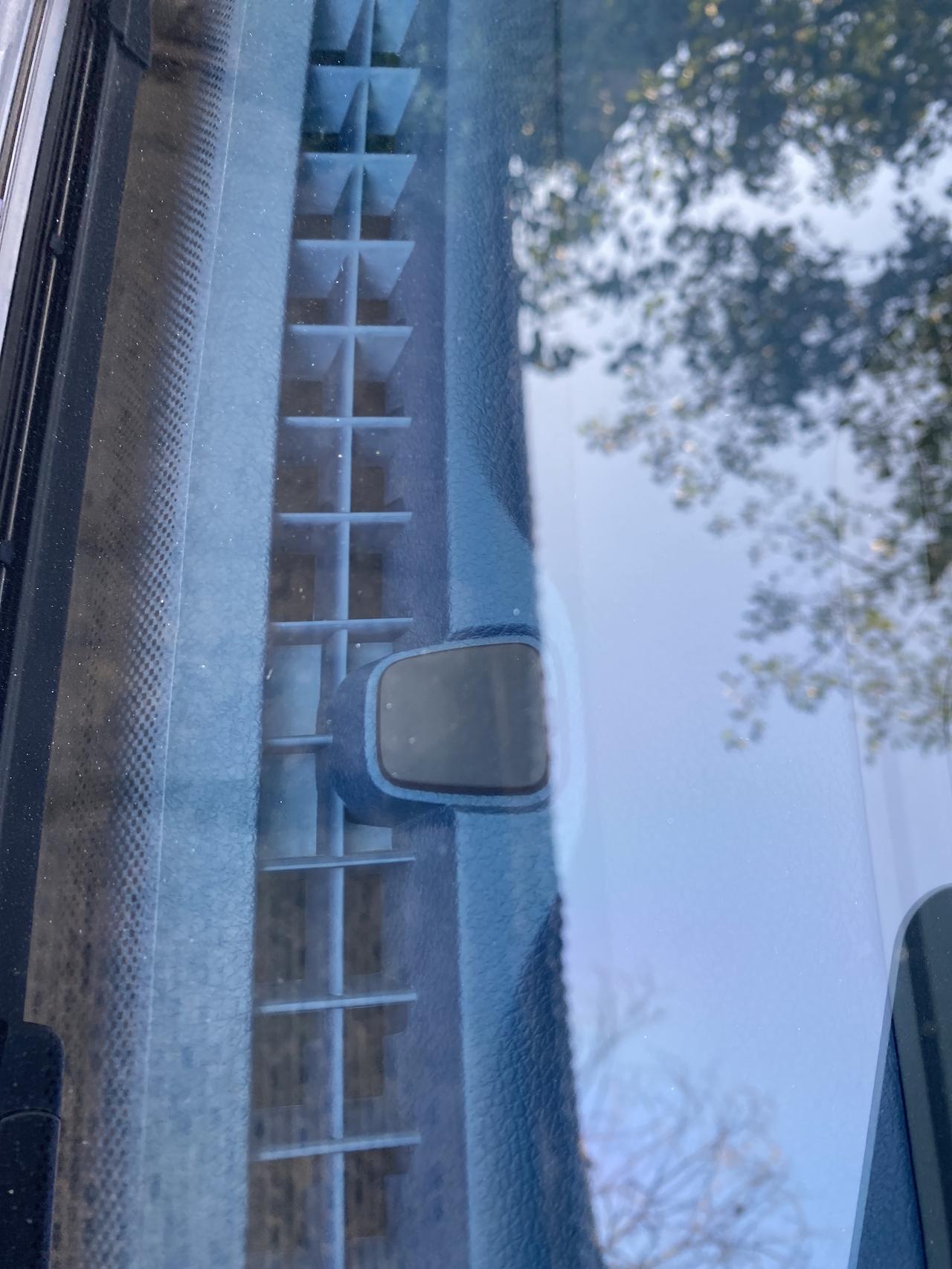 吉利星瑞 中控出风口中间张是什么还闪灯呢
