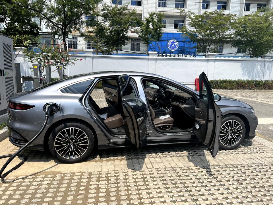 比亚迪汉DM 你们新车味道大吗？感觉头疼啊 怎么搞