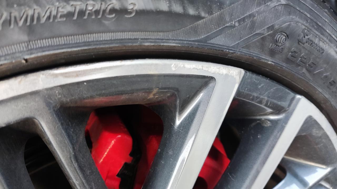 吉利星瑞 兄弟们这样是不不影响开啊，能修么