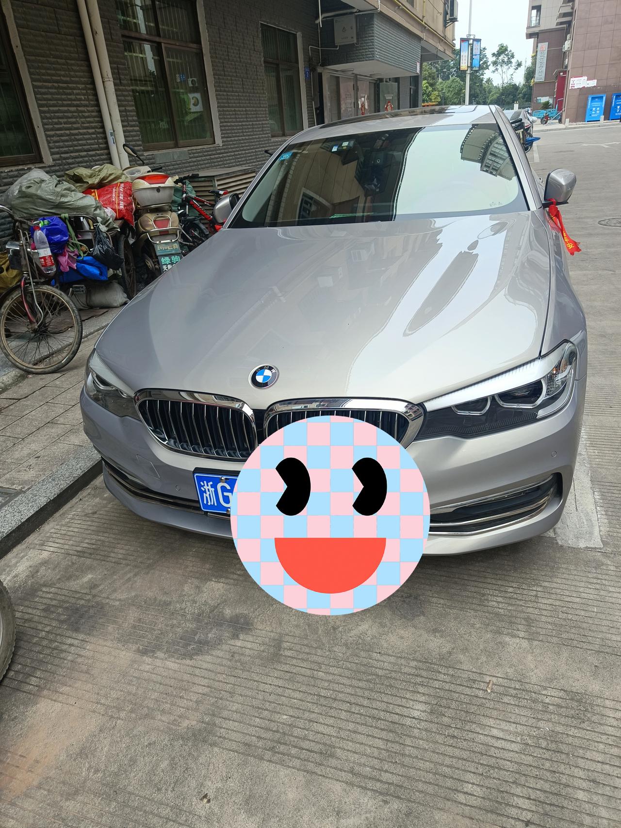 各位好友宝马5系等红绿灯D挂N档咯噔轻轻抖一下，属于正常吗