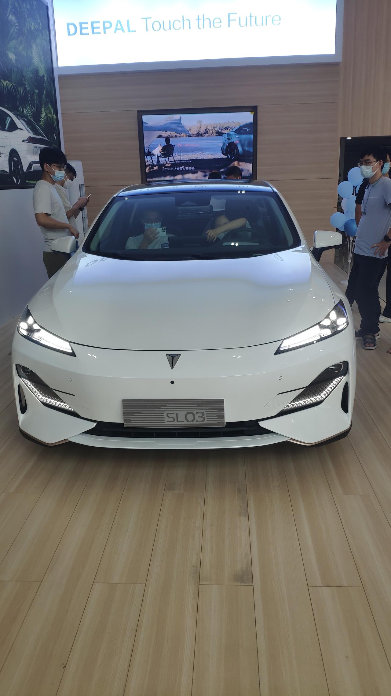 比亚迪汉DM 新手建议买汉dmi还是长安深蓝呢？