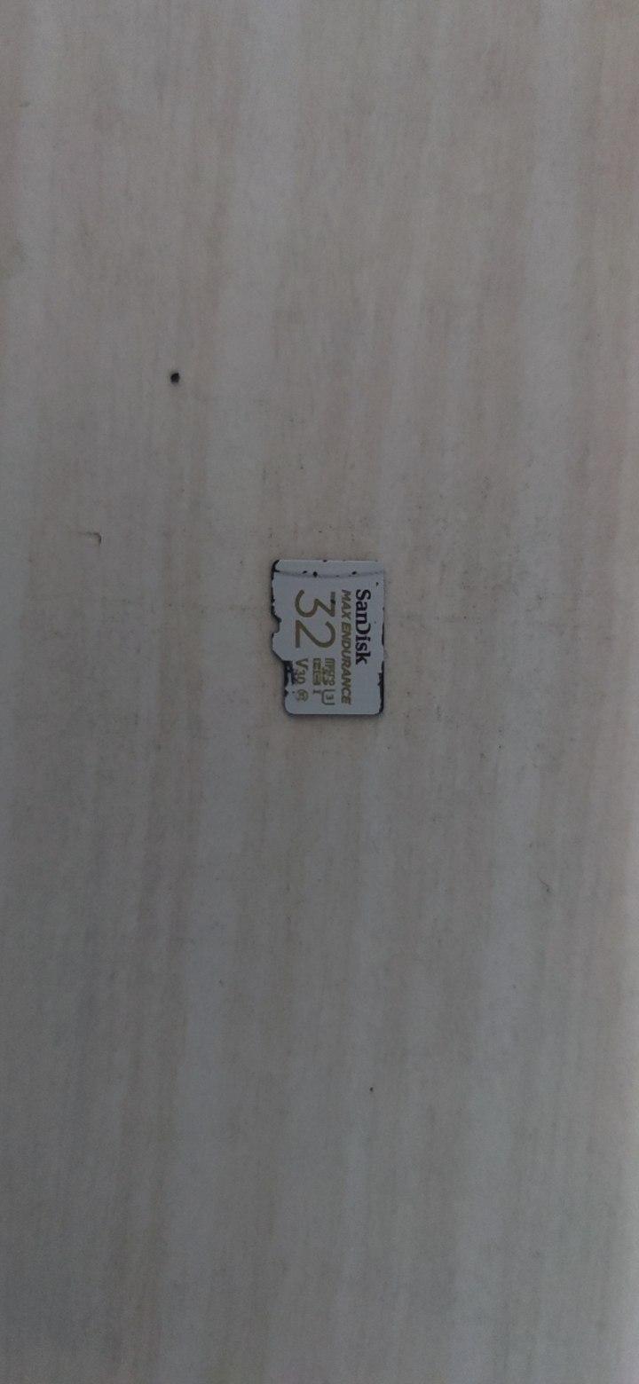 凯迪拉克XT4 请问各位车友，原装的Wlan版行车记录仪，提示未安装内存卡，买了TF卡，但是插不进，这个怎么解决那？