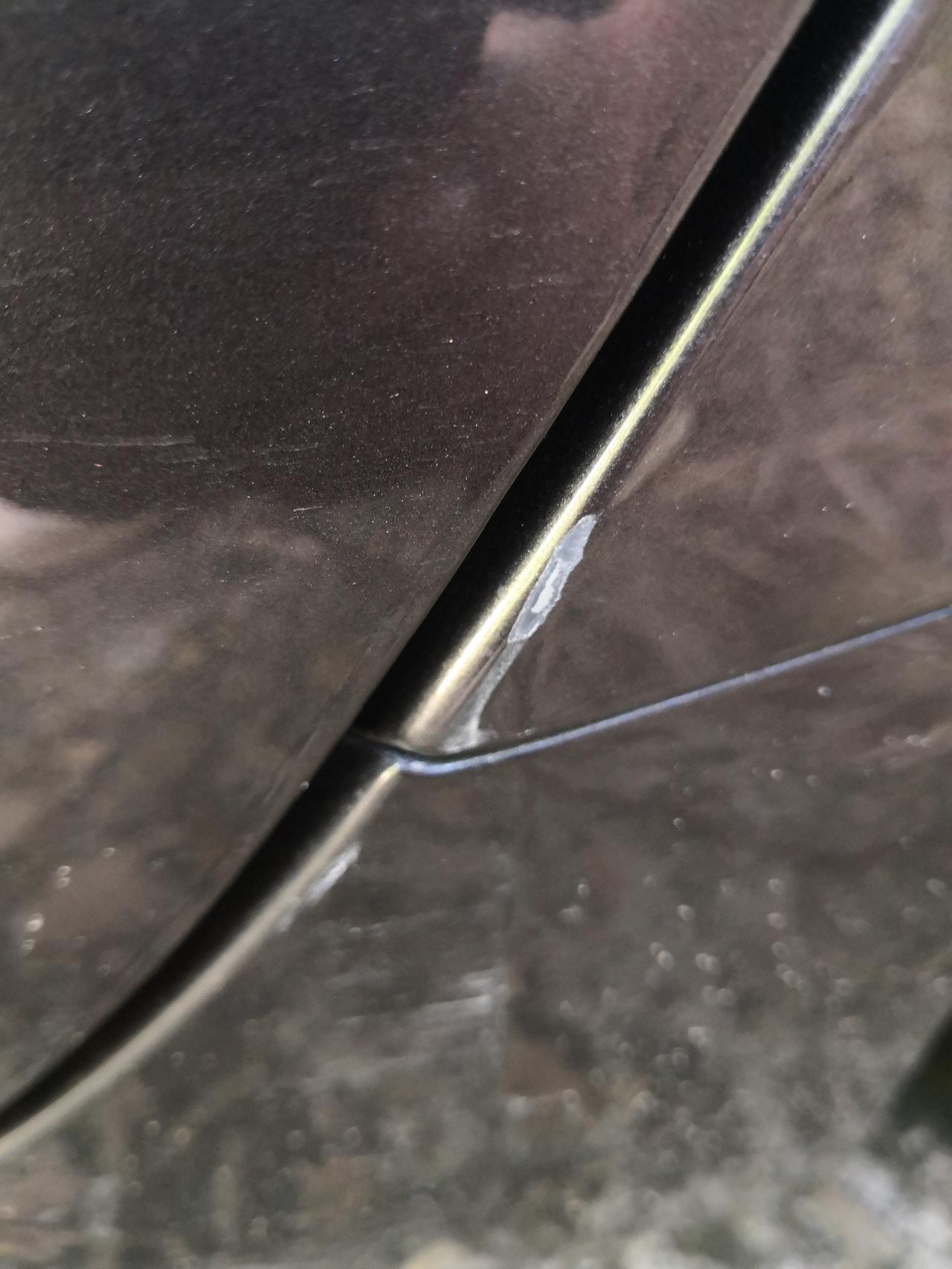 长安锐程CC CC在停车场被人蹭了，没抓到人车友帮我看看，这是不是把漆都蹭掉了漏出了铁？这样的喷漆要多少钱？