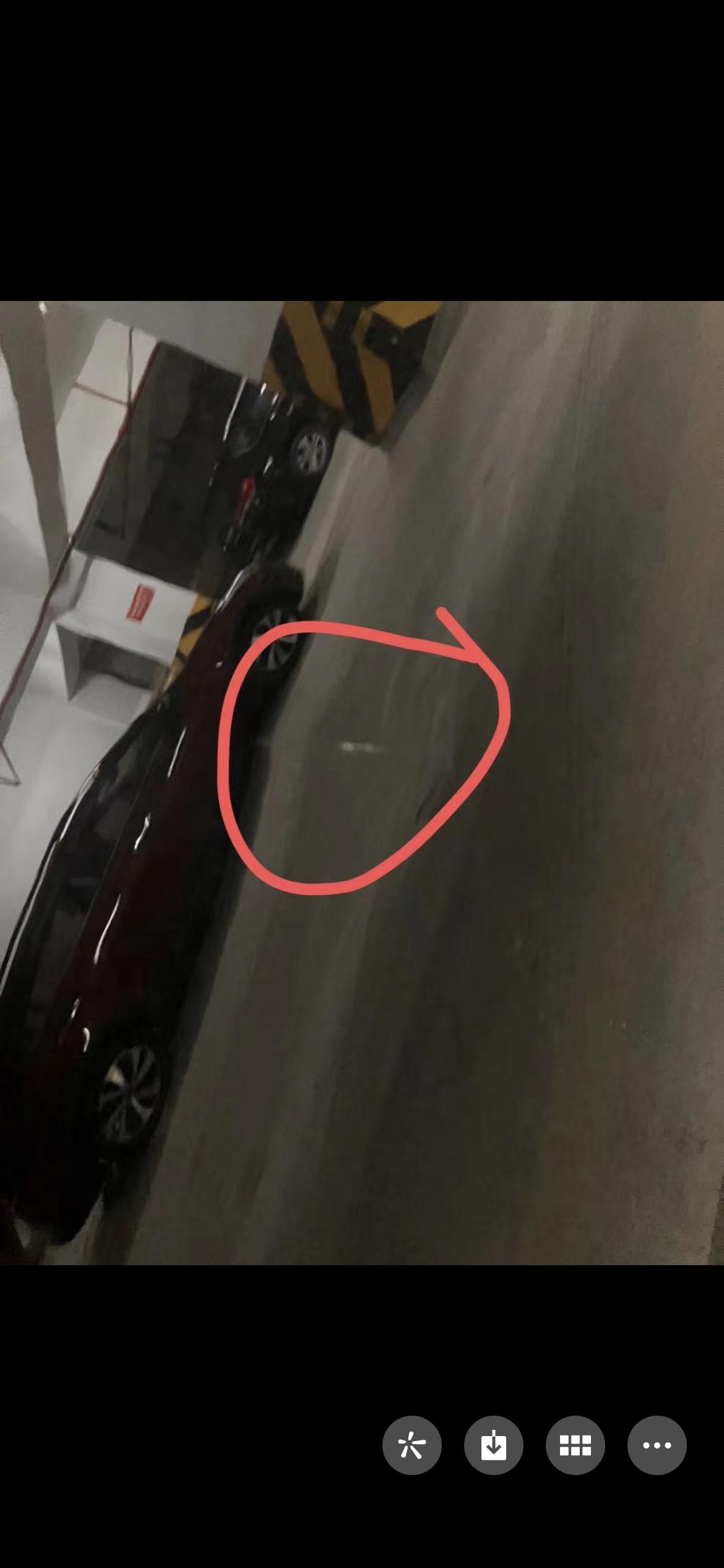 凯迪拉克XT4 开车门不小心碰到别人的车要赔1250，能便宜点吗，车是凯迪拉克xt4，油漆要1000块，半个月工白打了