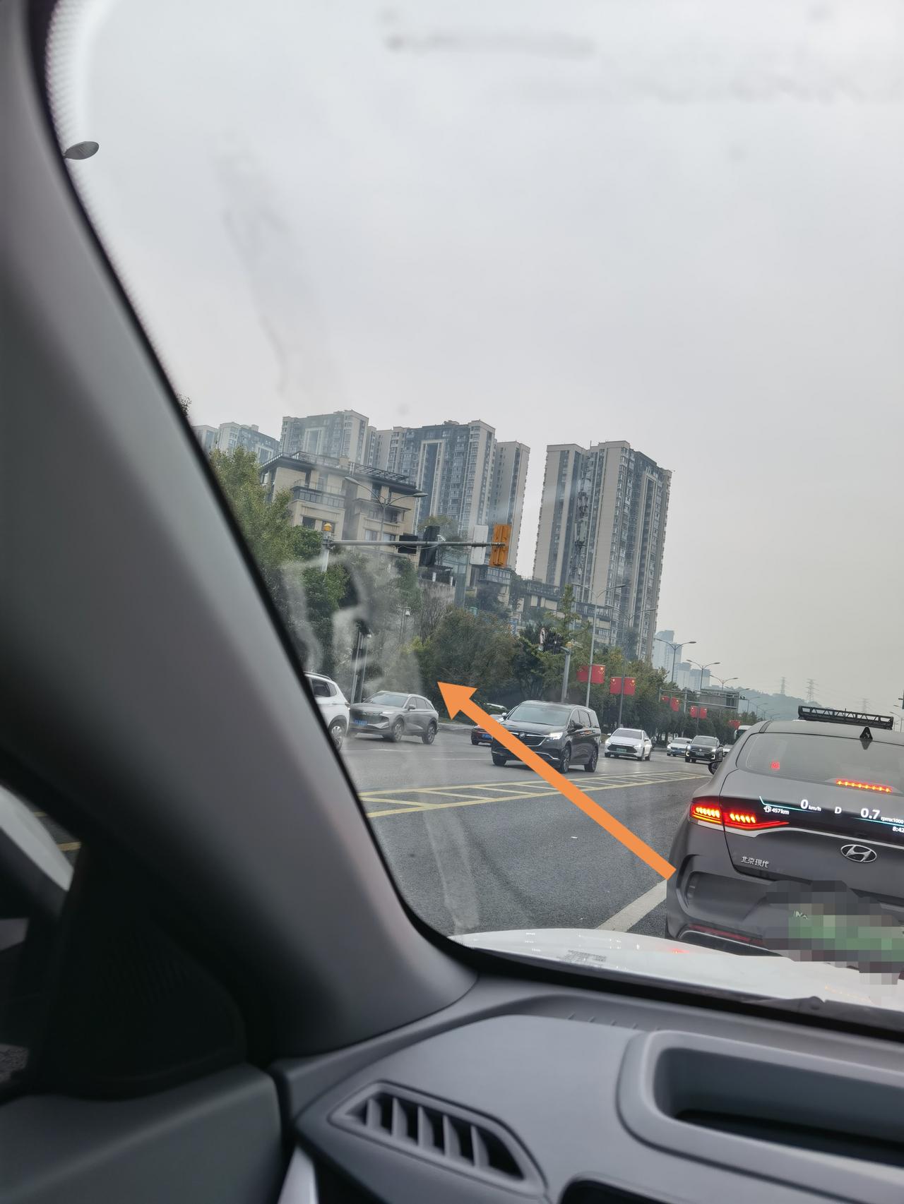 长安锐程PLUS 目前使用400km遇到的车子问题，有无大神解答①雨刮挡风玻璃处清晰不干净，用了雨刮喷水有类似雨刮清洁精
