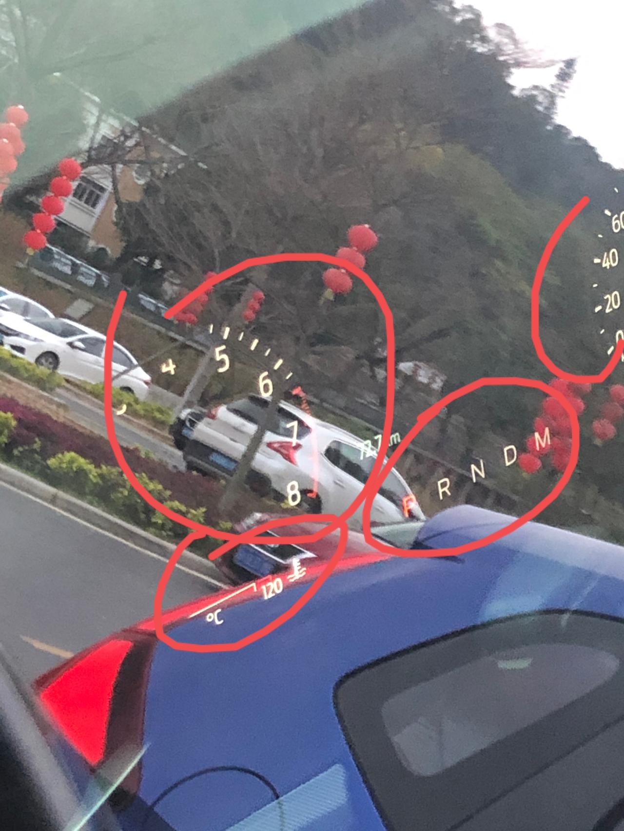 福特探险者 为什么熄火了后仪表盘还是亮的？