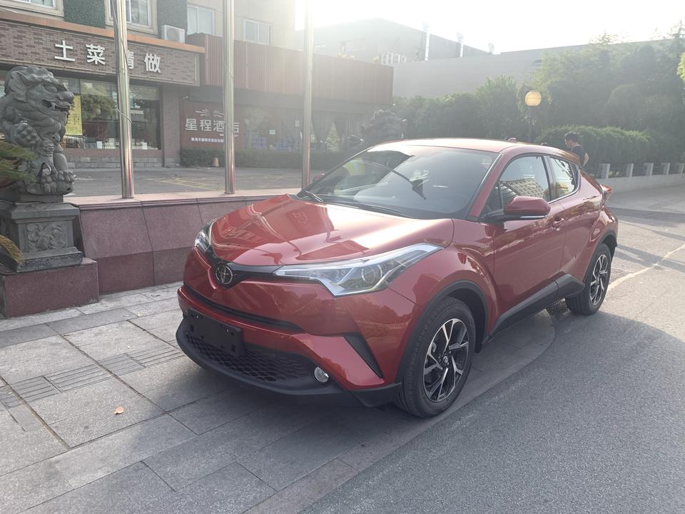 丰田C-HR 这个CHR儿童安全座椅怎么安装 我找了半天没找到座椅下面的卡扣、求指教 急—