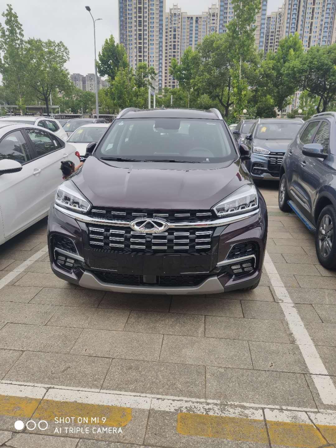 奇瑞瑞虎8 昨天在4s店交了定金，说是有现车，忘了看一下车了先，今天去做贷款，发现展厅的展车不见了，展车的颜色跟我定的颜
