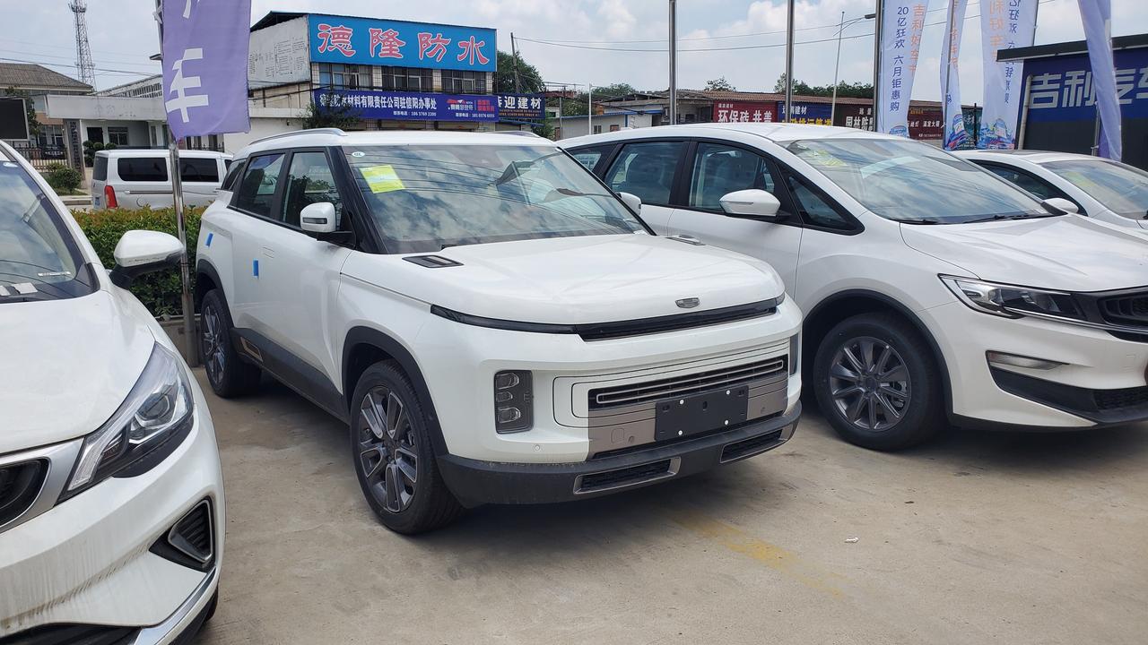 吉利吉利ICON 今天去试驾了……裸车12.88  税11000左右 基本的保险7200左右  盗抢险 单独算的1800