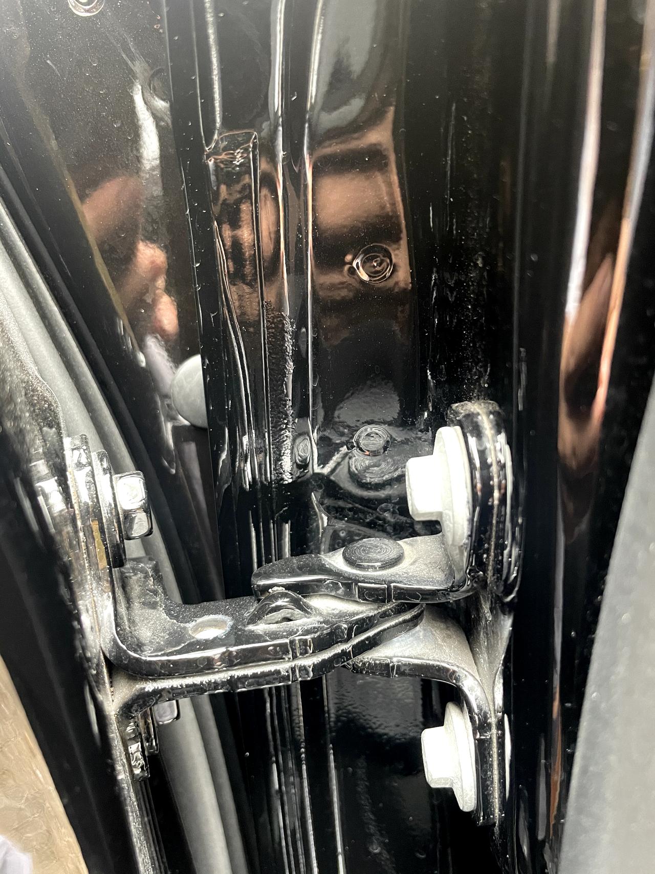 凯迪拉克XT4 车门内侧漆面起褶皱起泡，才买1年多，开始一个门，现在第二个门也出现了问题，请问车友们有没有同样的问题