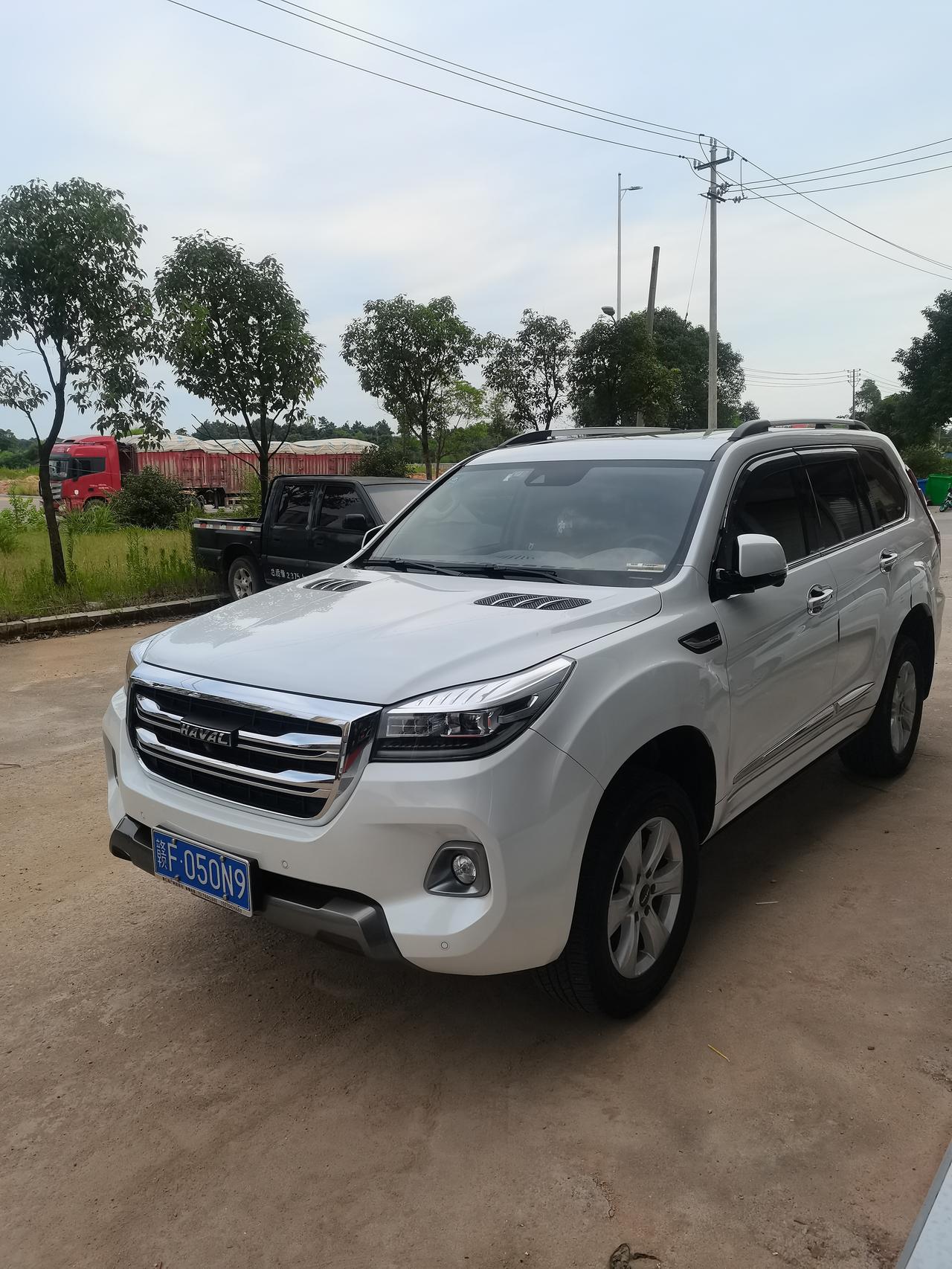 哈弗H9 我的H9两年了，跑了49320公里，前两天到4s店保养，以前都没有仔细看看放出来的机油量，这次特意让他们给我量