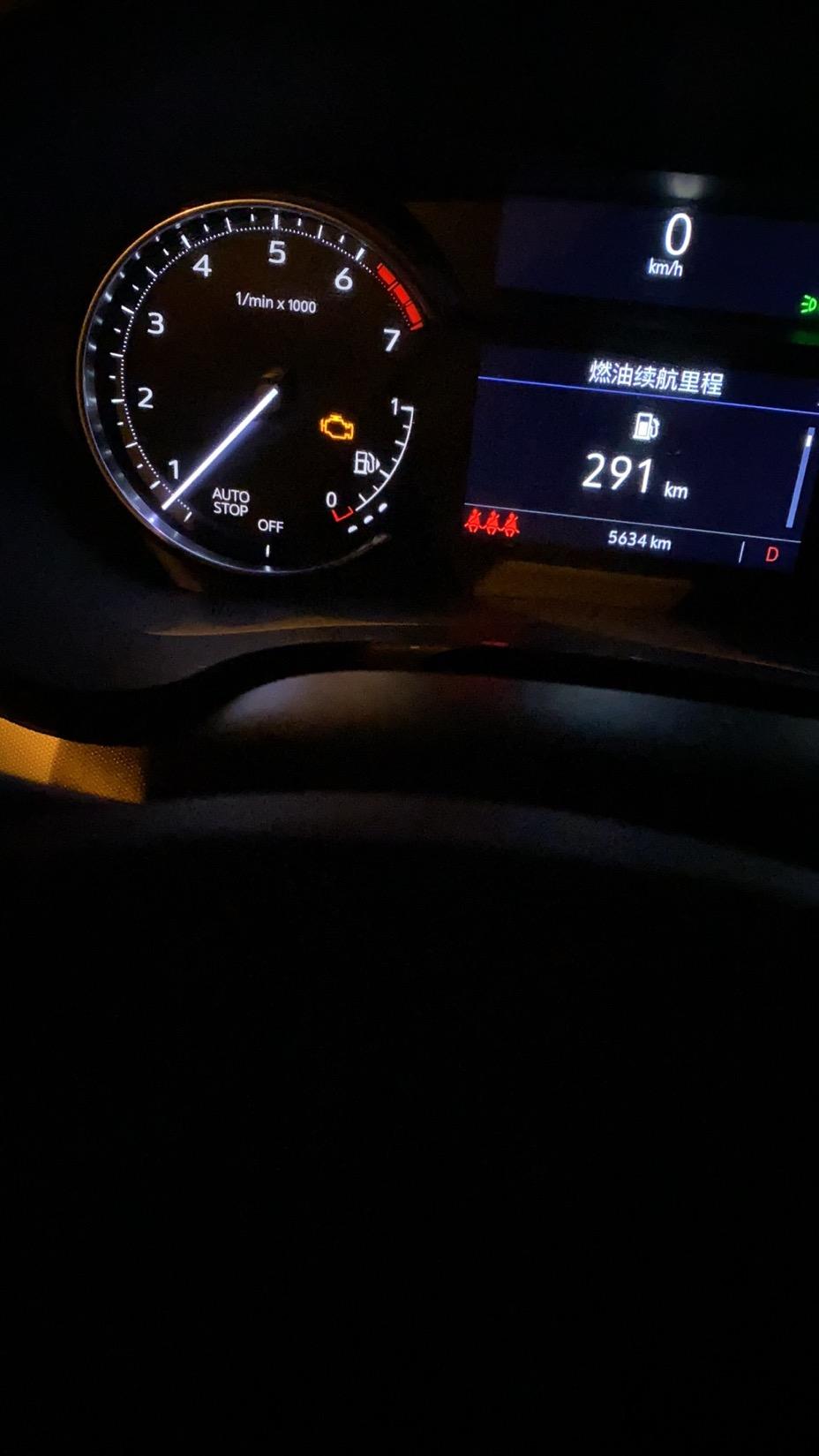 凯迪拉克XT4 刚买新车半年不到 每个月总是亮一次黄灯 怎么回事 加的95#油