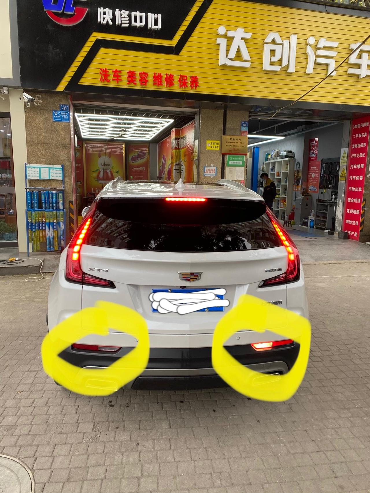 凯迪拉克XT4 刹车灯只亮一侧，是这样吗？