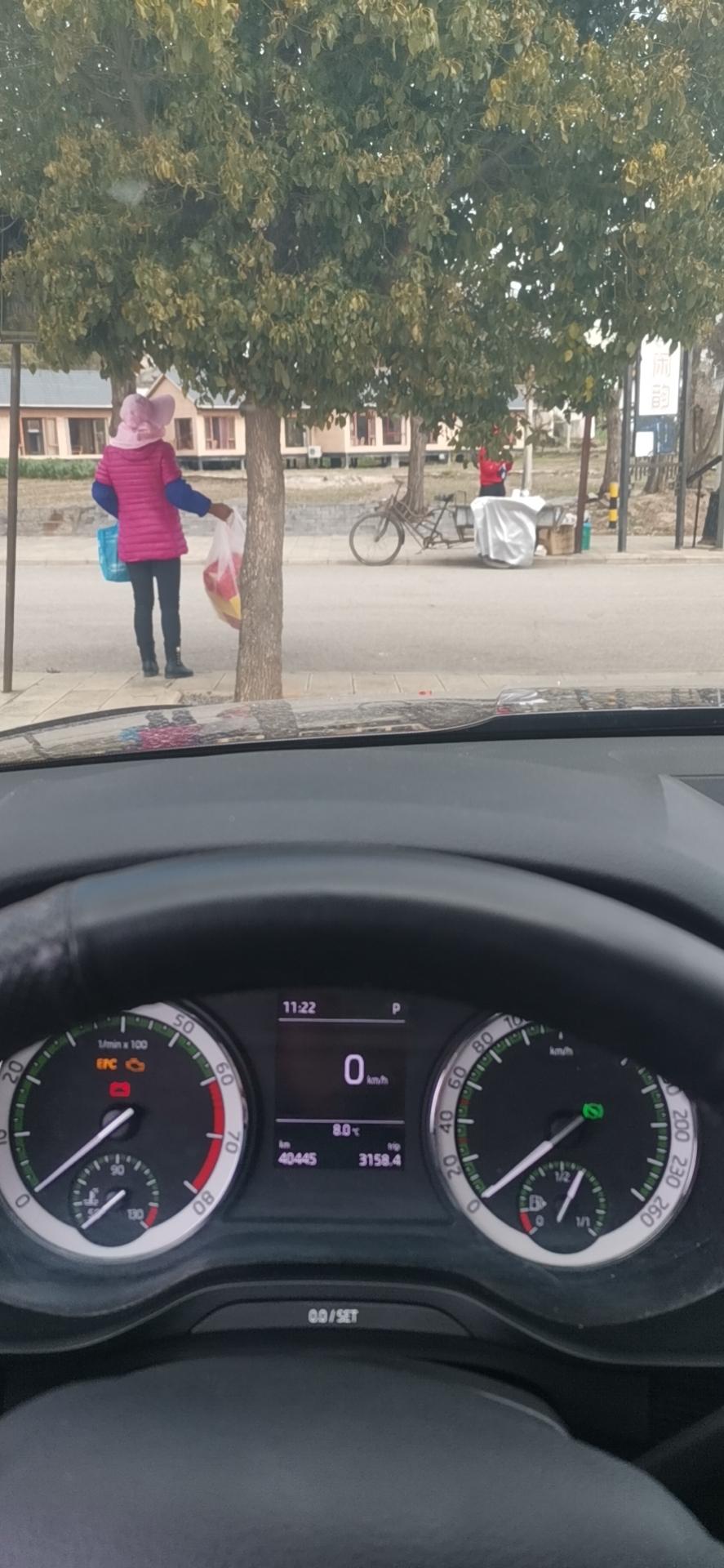 斯柯达柯迪亚克 18款五座豪华优享版330（未改款）支持链接carplay吗？数据线插口只有下面储物盒里有，是插这里吗，