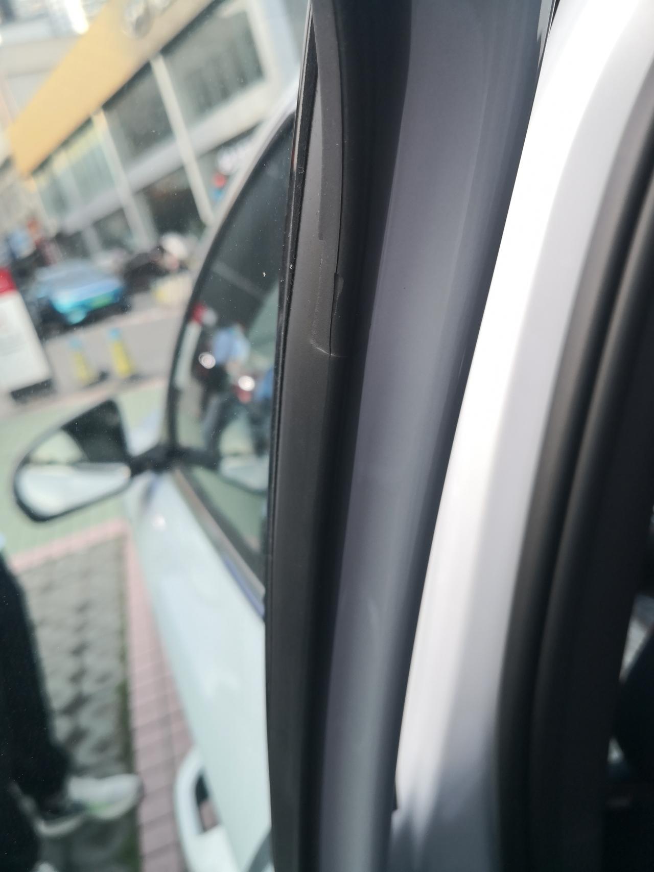 比亚迪元PLUS 元plus做工细节问题，比如美缝和焊接的地方油漆有凸起等