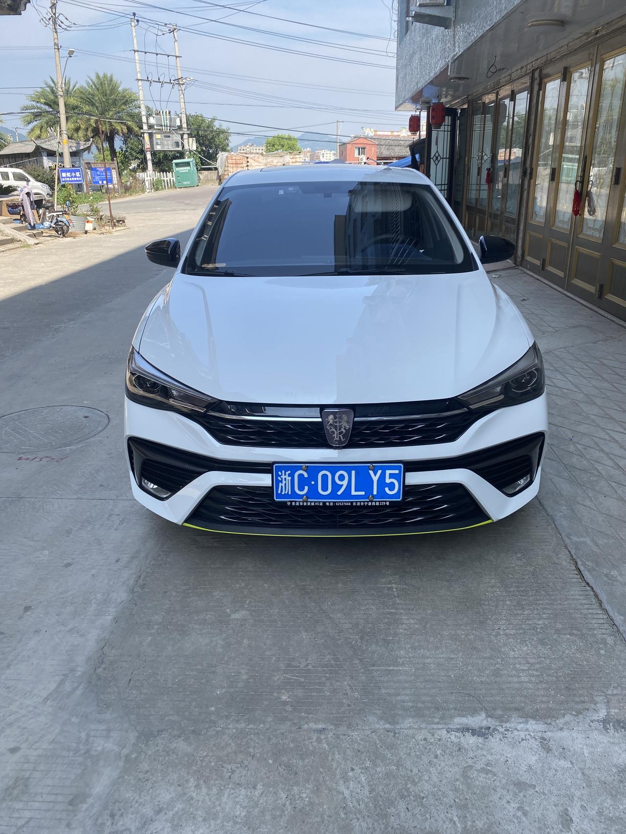荣威i5 有没有i5手动钻石版的车主，我想问一下你们的有线CarPlay卡不卡，我的老是直接卡死掉，重新拔一下线又插回去