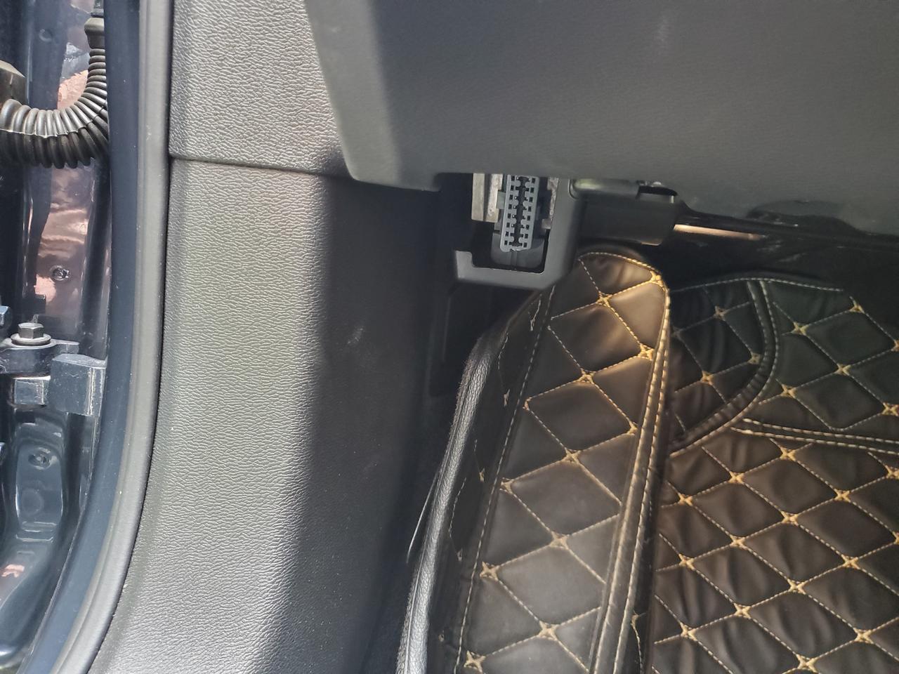 沃尔沃S60 RECHARGE 这里有没有盖子