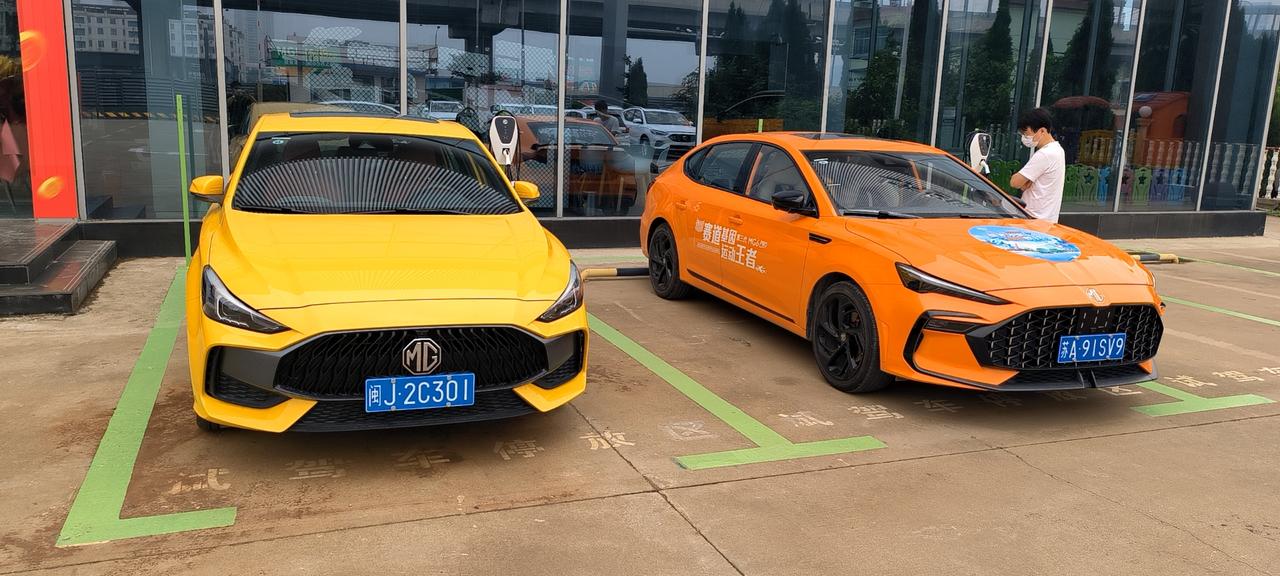 名爵5 兄弟们，21款1.5L青春豪华版黄色,裸车82900，优惠9000，服务费3000。坐标青岛，还有谈的余地吗，谢
