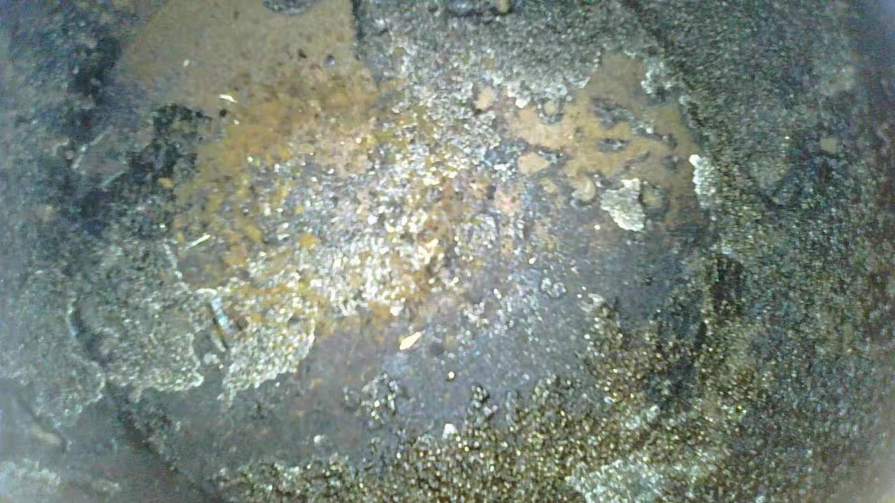 雷克萨斯CT 4S店说这是燃烧室照片，积碳严重，建议清洗发动机积碳。我想问问，这个照片是燃烧室的照片吗？怎么确定我的车是