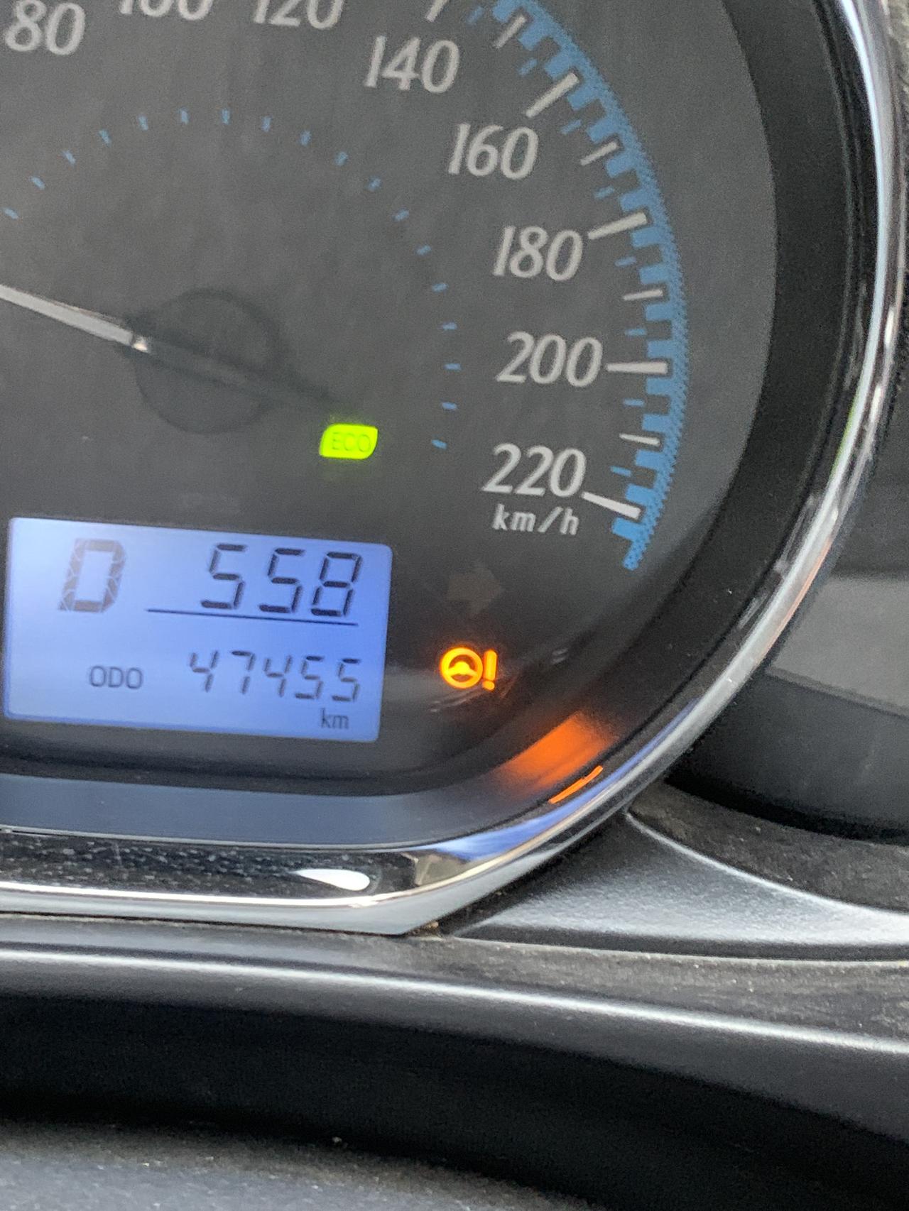 丰田YARiS L 致享 我想知道这是什么 停下来的时候 方向盘有时候难转过去转过来