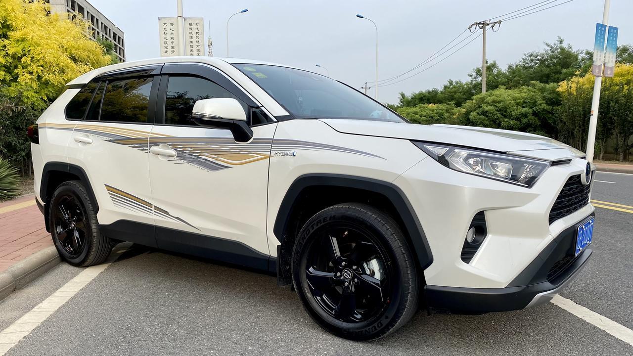 丰田RAV4荣放双擎E+ 荣放E+和兄弟车型威兰达高性能版参数一致为啥官方公布的威兰达高性能版百公里加速是6.6秒，甚至