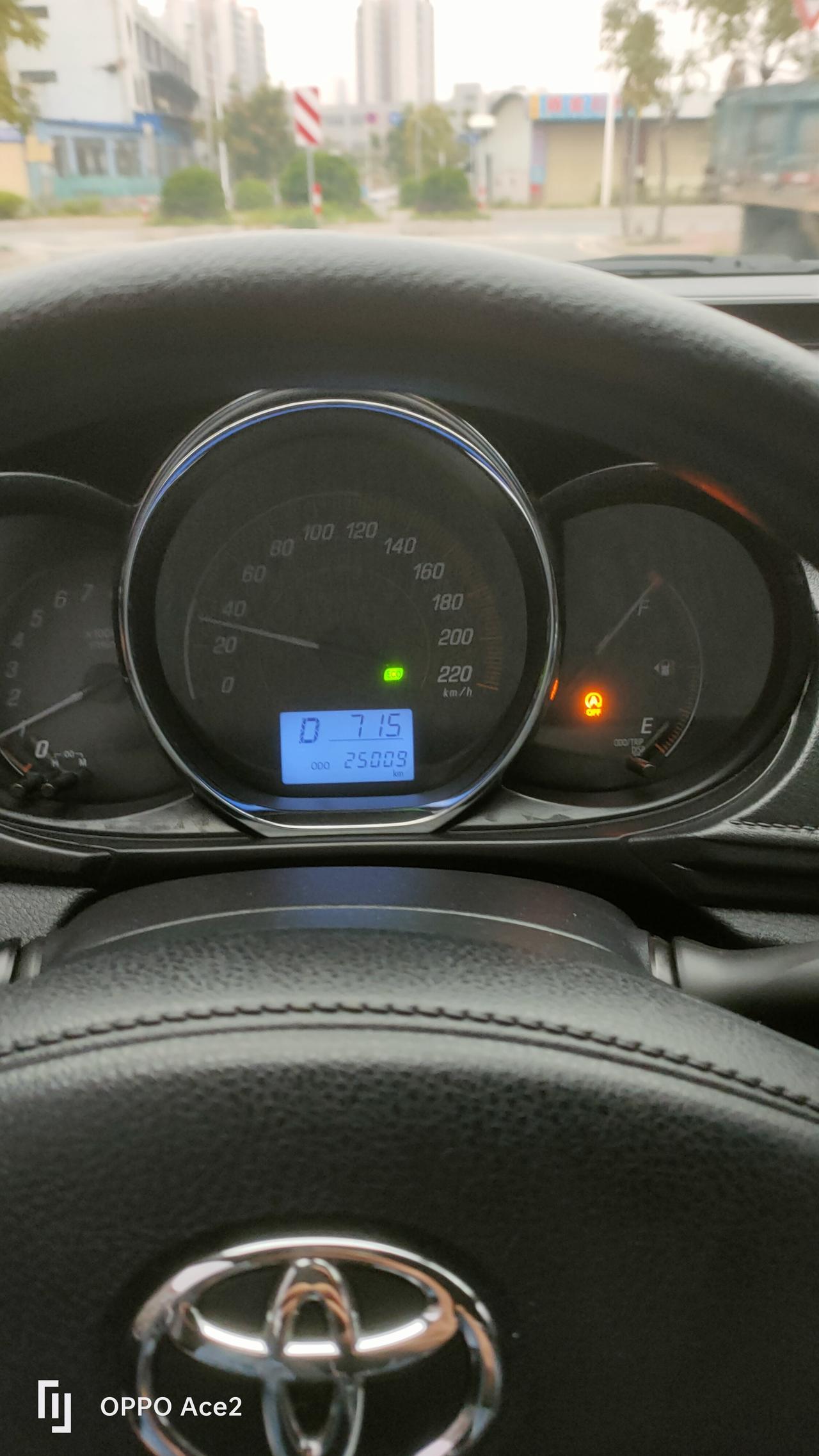 丰田YARiS L 致享 踩到4000多 差不多5000转 发动机嗷嗷叫真怕他会断